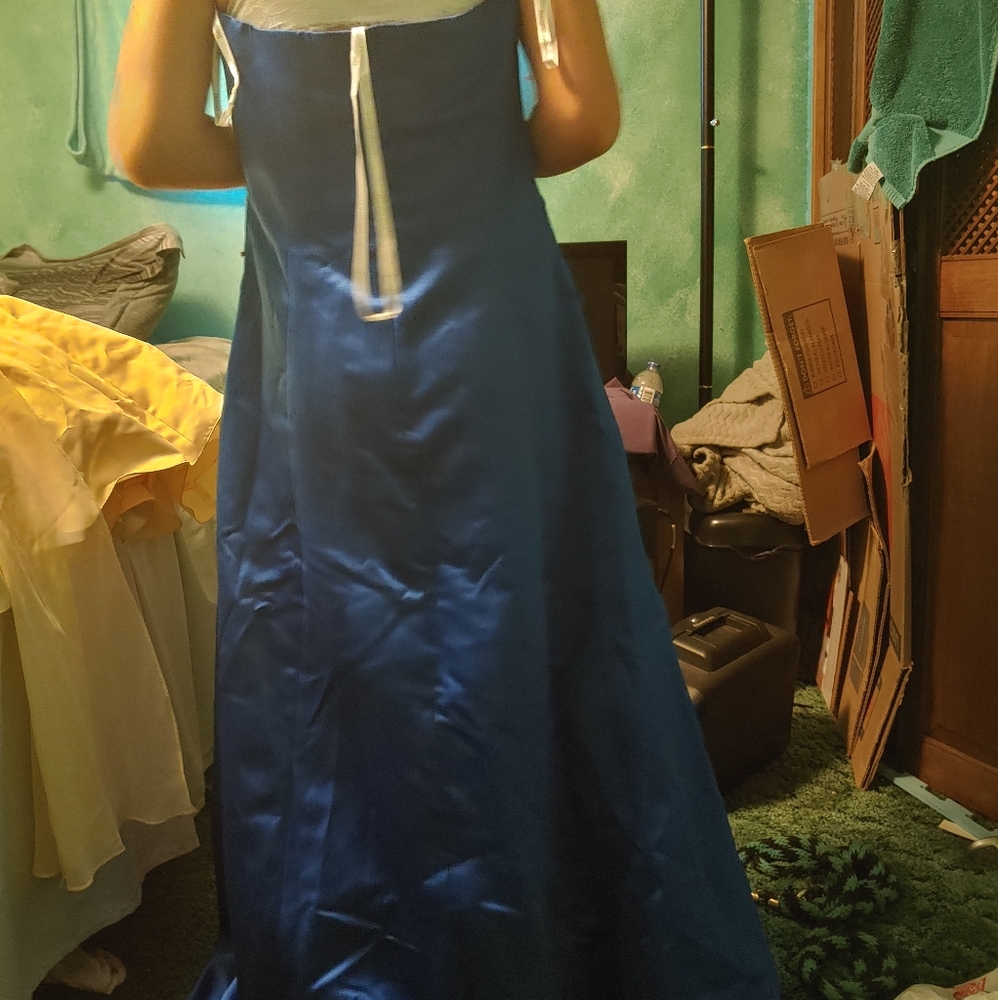 3 dresses - Picture 6 of 6